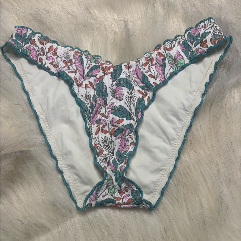 Isabella Rose 
Tropical Floral Print
 Scalloped Teal Trim